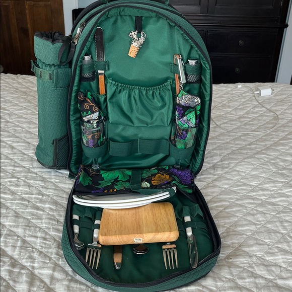 Picnic Time cooler backpack with utensils - Picture 1 of 10